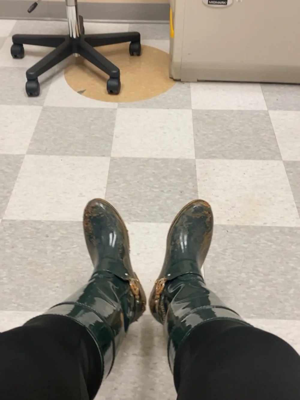 Michael Kors Forest Green Glossy Knee Rain Boots with MK Emblem 🐛